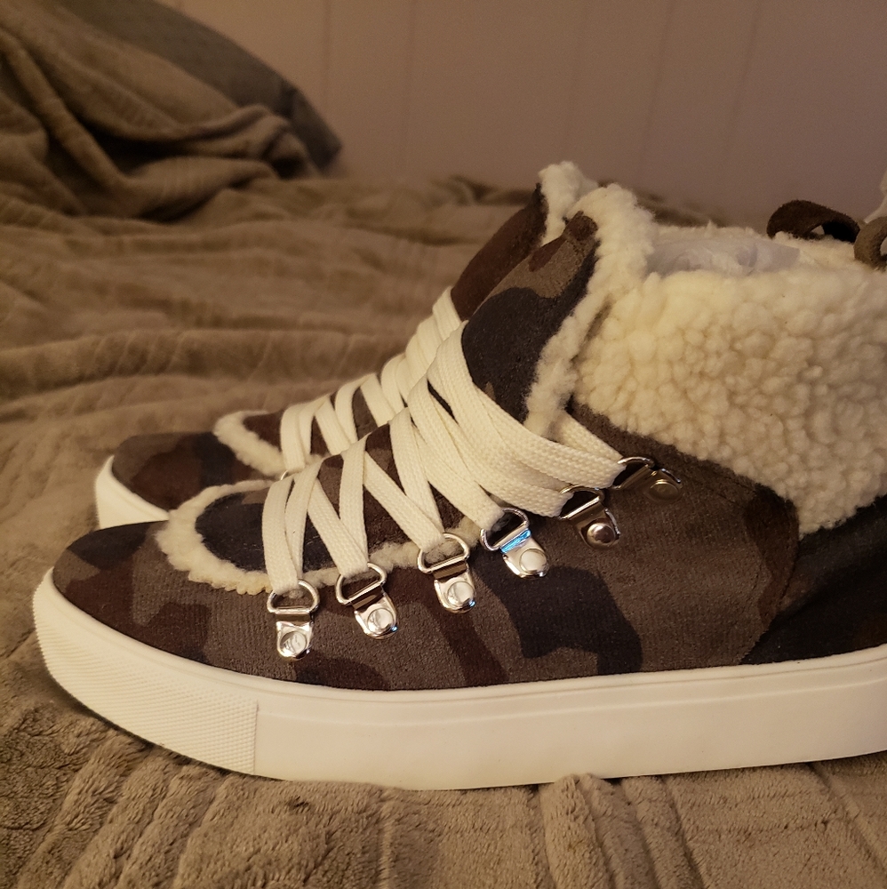 Womens sneakers